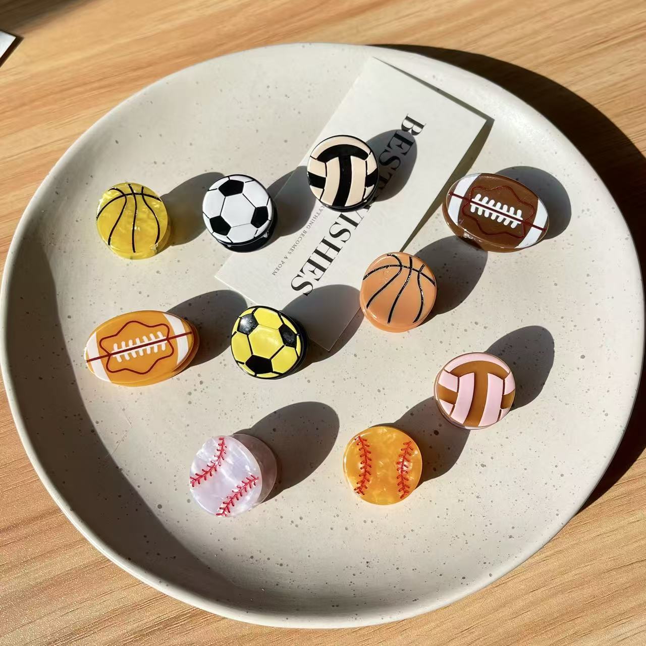 Women'S Volleyball Accessories - กิ๊บติดผมรูปทรงลูกบอลน่ารักสำหรับผู้หญิงและเด็กผู้หญิง ทำจากอะคริลิก รูปทรงบาสเก็ตบอล ฟุตบอล วอลเลย์บอล เบสบอล
