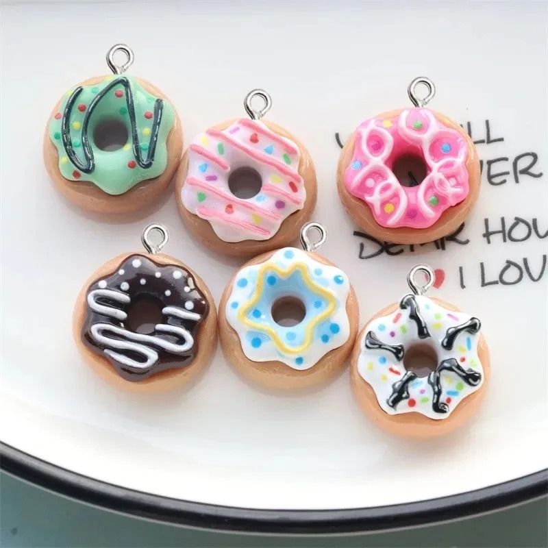 Women Accessories Pack - 10 ชิ้นเรซิ่นโดนัทชาร์มสีสันสดใสจี้ขนาดเล็ก DIY อุปกรณ์งานฝีมือสำหรับผู้หญิงต่างหูสร้อยคอพวงกุญแจตกแต่งกระเป๋า