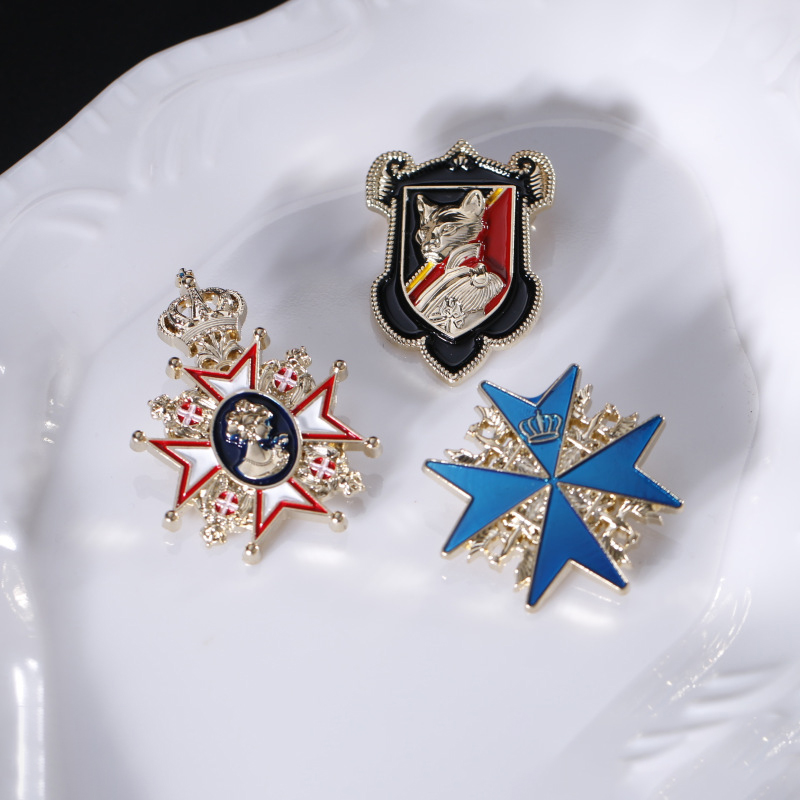 Brooch Pin Gold - ขายส่งใหม่ยอดนิยมโลหะElectroplated Gold Crown Beauty Head DottedสีเหรียญBreast