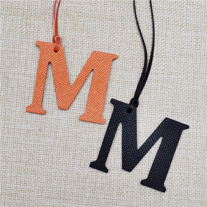 Women Accessories Name In English - ตัวอักษรภาษาอังกฤษ M ตัวอักษร Cowhide Pu หนังชื่อเริ่มต้น
