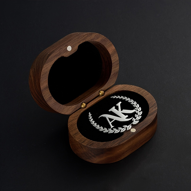 เข็มกลัดทองคำรูปพวงหรีดตัวอักษ - Brooch Pin Gold บทวิจารณ์และราคา