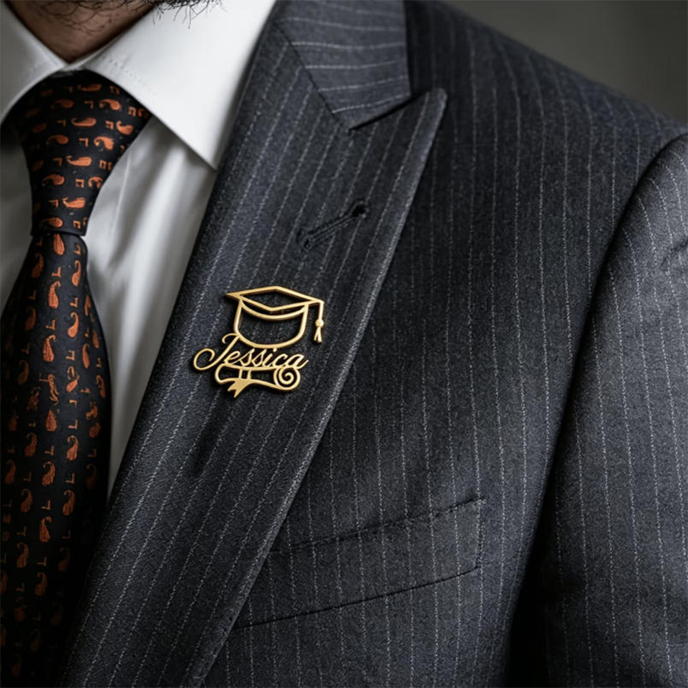 เข็มกลัดติดหมวกสำเร็จการศึกษาแ - Brooch Pin Gold บทวิจารณ์และราคา