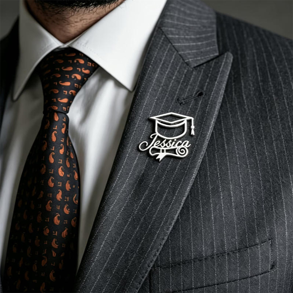 เข็มกลัดติดหมวกสำเร็จการศึกษาแ - Brooch Pin Gold บทวิจารณ์และราคา