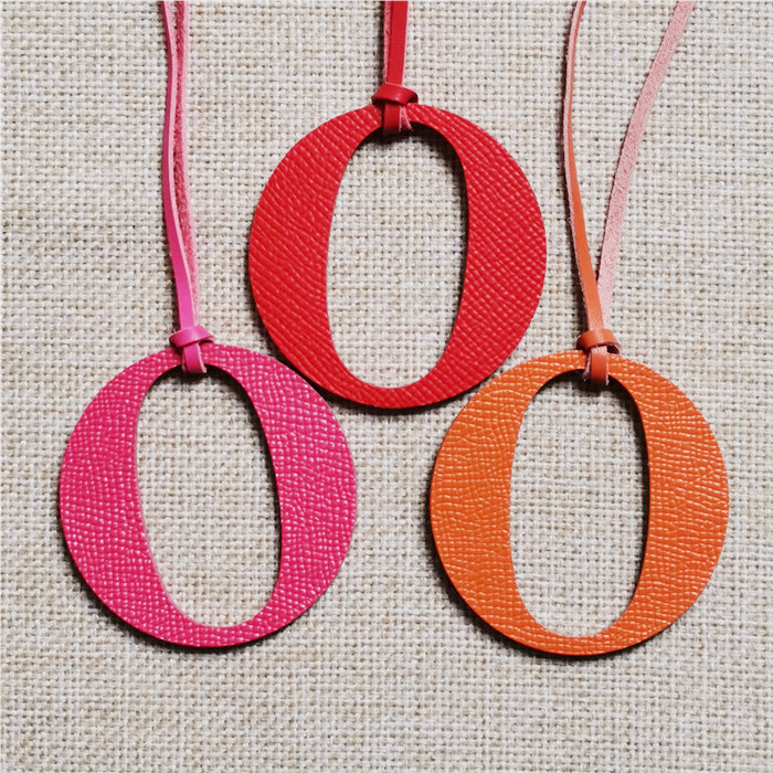 ตัวอักษรภาษาอังกฤษ O ตัวอักษร  - Women Accessories Name In English บทวิจารณ์และราคา